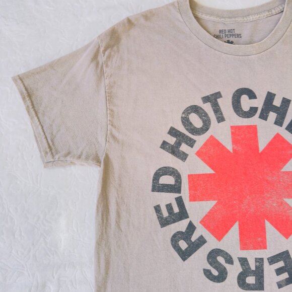 Graphic Tee. Unisex. Size L - Picture 13 of 14